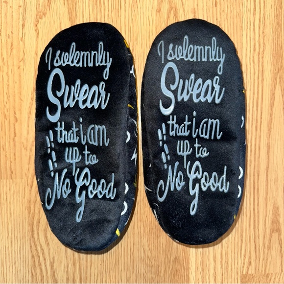 Harry Potter Pull-On Slipper Socks in Black, Women’s Shoe Size 4-7 (S/M) - Picture 2 of 2